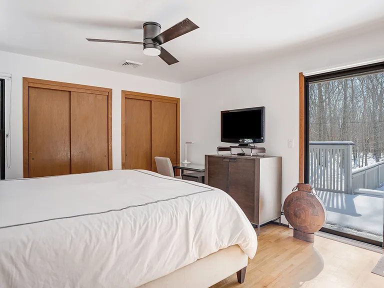10 Wooded Oak Ln — Photo 16