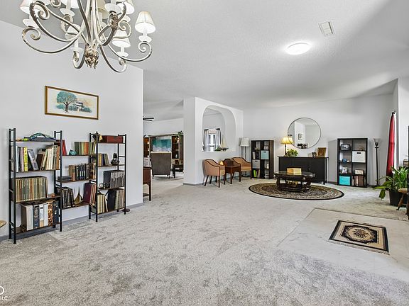 4th image of 5560 Noble Dr