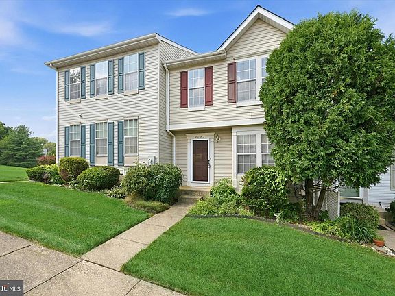 2nd image of 1003 Ridgewood Ct