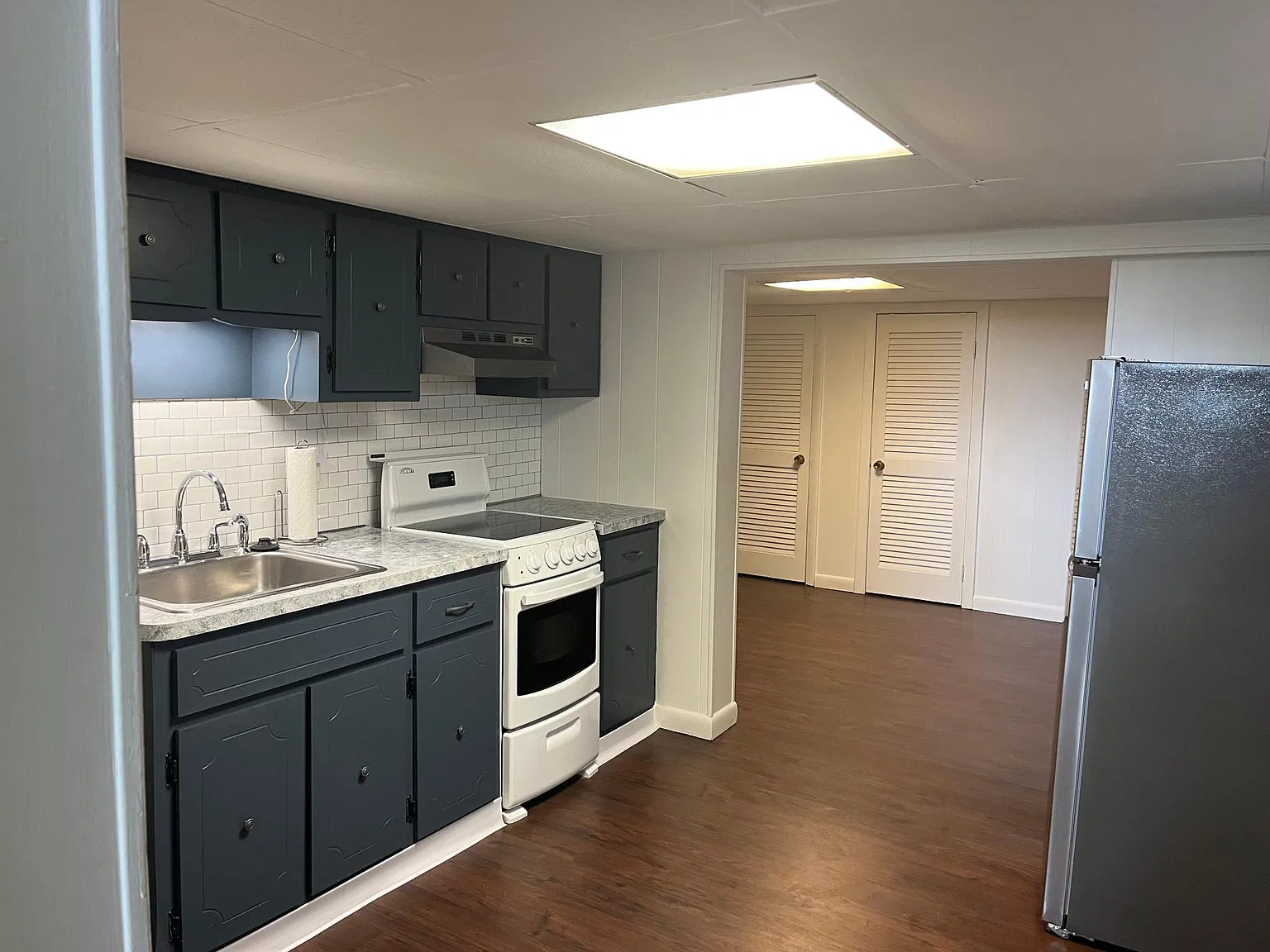 27 Suffolk Ave — Photo 2