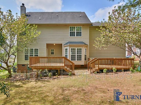 3rd image of 10 Aerie Ct