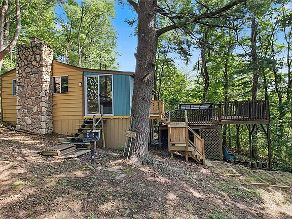 2nd image of 435 Duke Ln