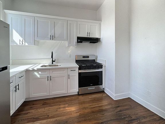 3rd image of 1461 W Sunset Blvd APT 306