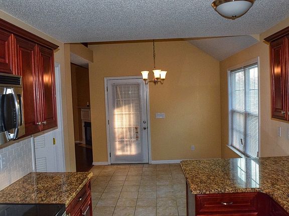 Kitchen : Eat in area