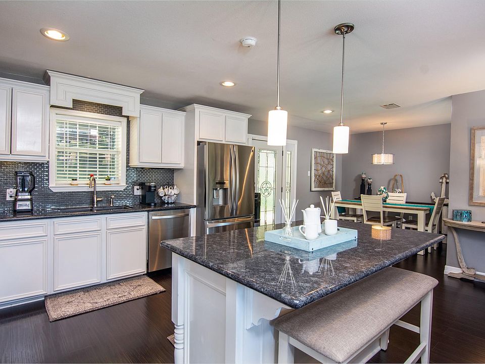 1st image of 150 Edgewater Way