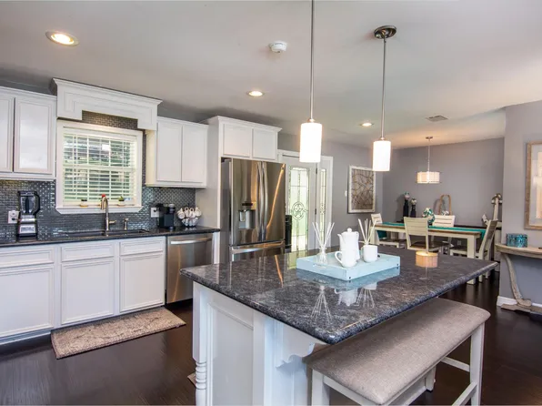 150 Edgewater Way, Pointblank, TX 77364