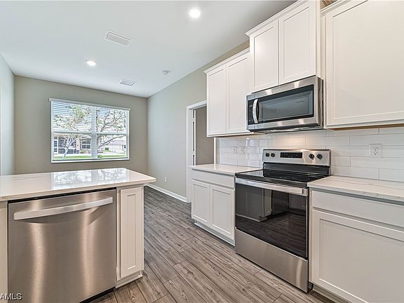 3rd image of 1127 SW 42nd Terrace Cpe