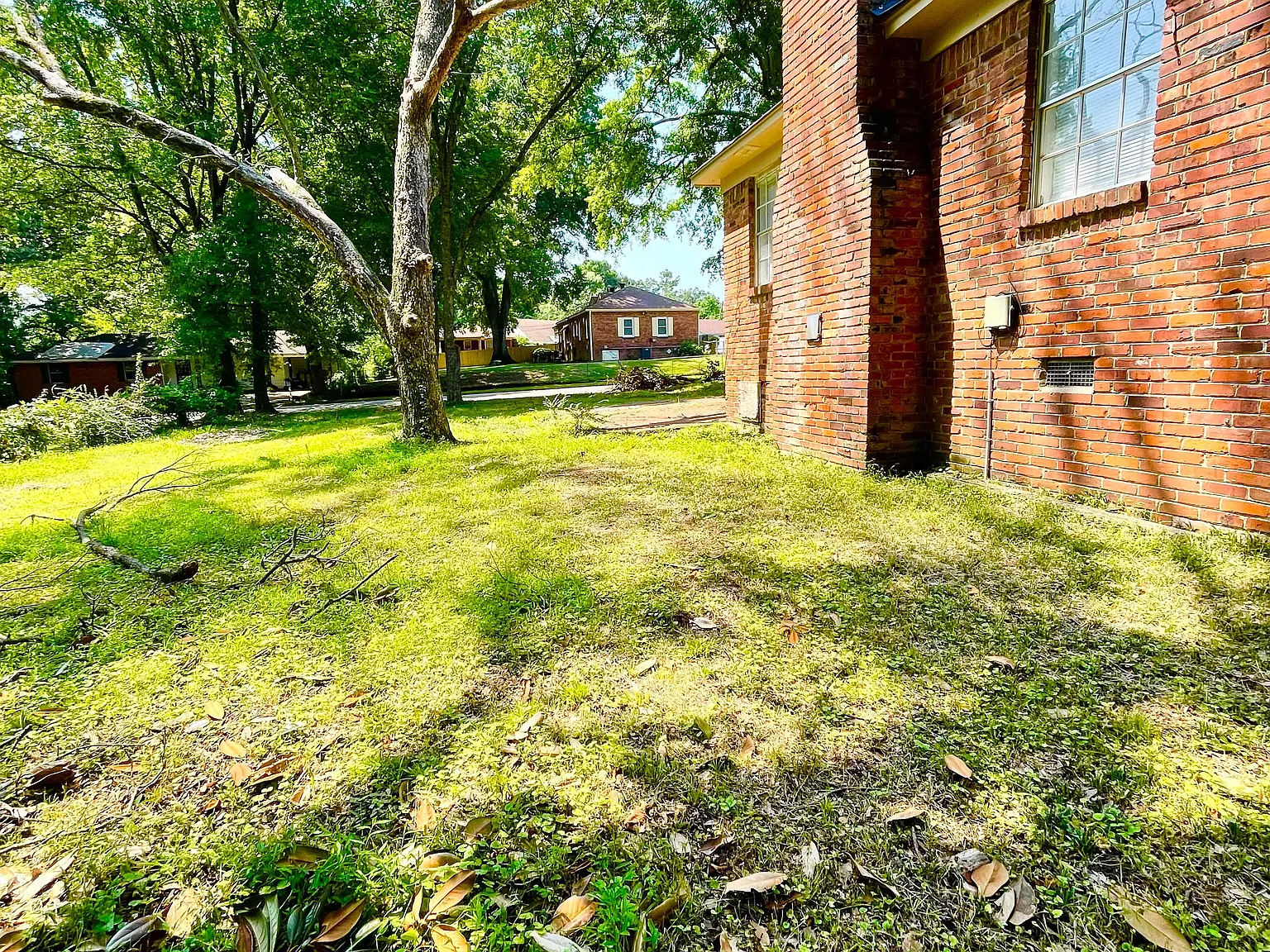 3 bed, 1.5 bath, 1439 sqft, $1,695 — Photo 2