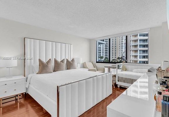 4th image of 540 Brickell Key Dr APT 832
