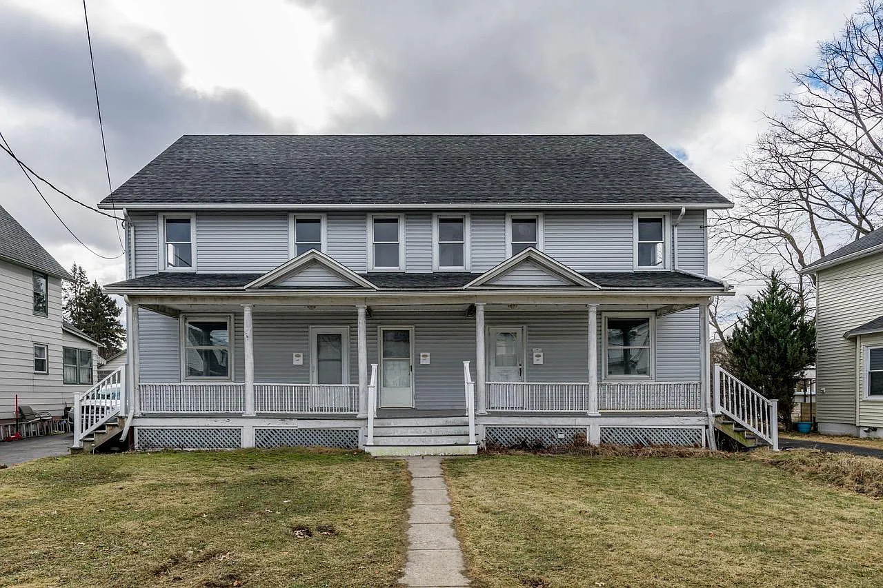 3 bed, 1.5 bath, $1,249 — Photo 2