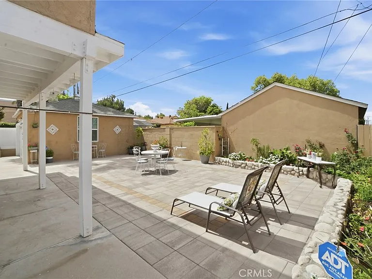 6139 Jamieson Ave — Photo 38