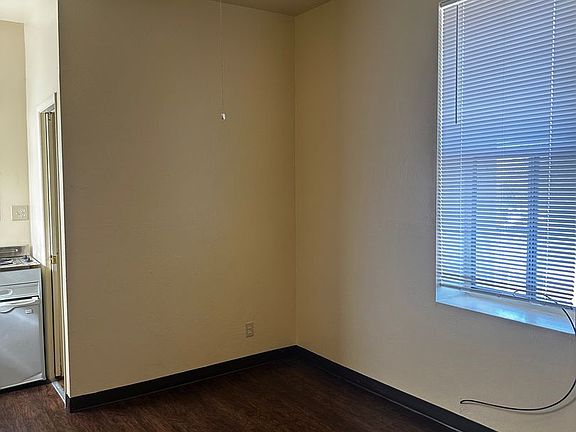 3rd image of 614-626 Victorian Ave #614