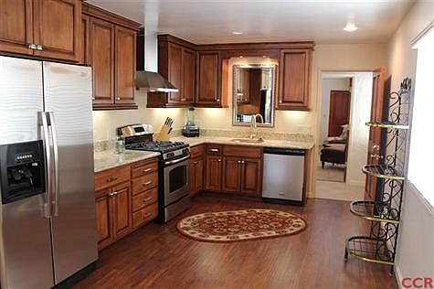 Beautifully appointed new kitchen