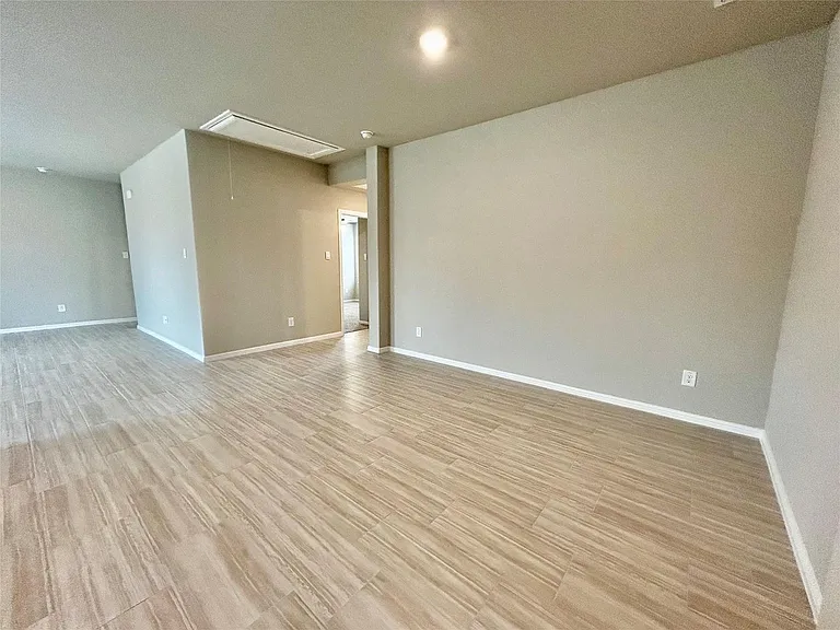 16432 Severn Ln — Photo 8