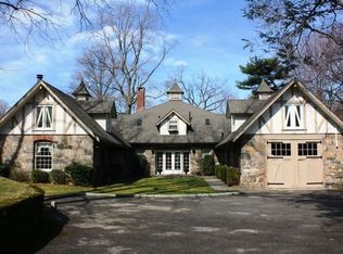 10 Priory Ln, Pelham, NY 10803