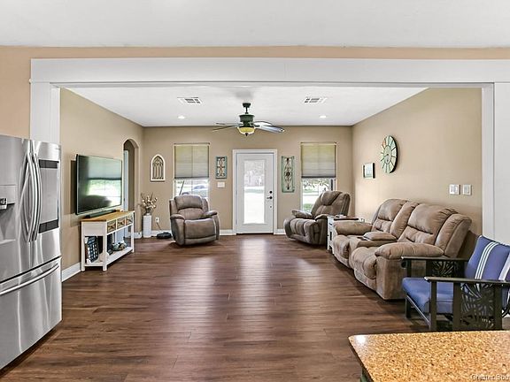 5th image of 612 Primewood Dr