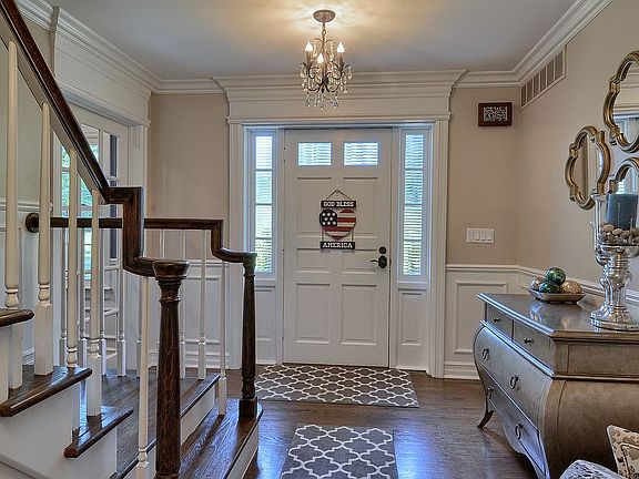 4th image of 454 Whims Ln