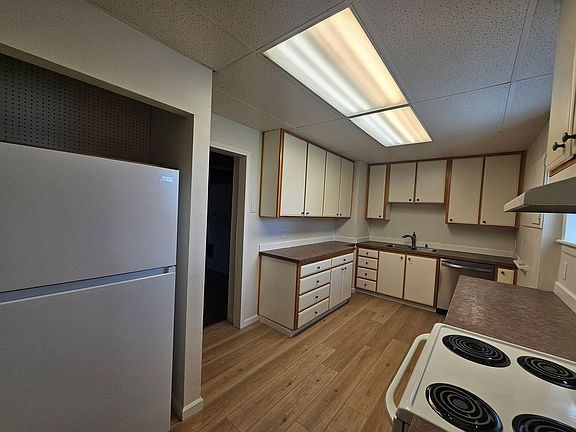 5th image of 300 2nd Ave APT B