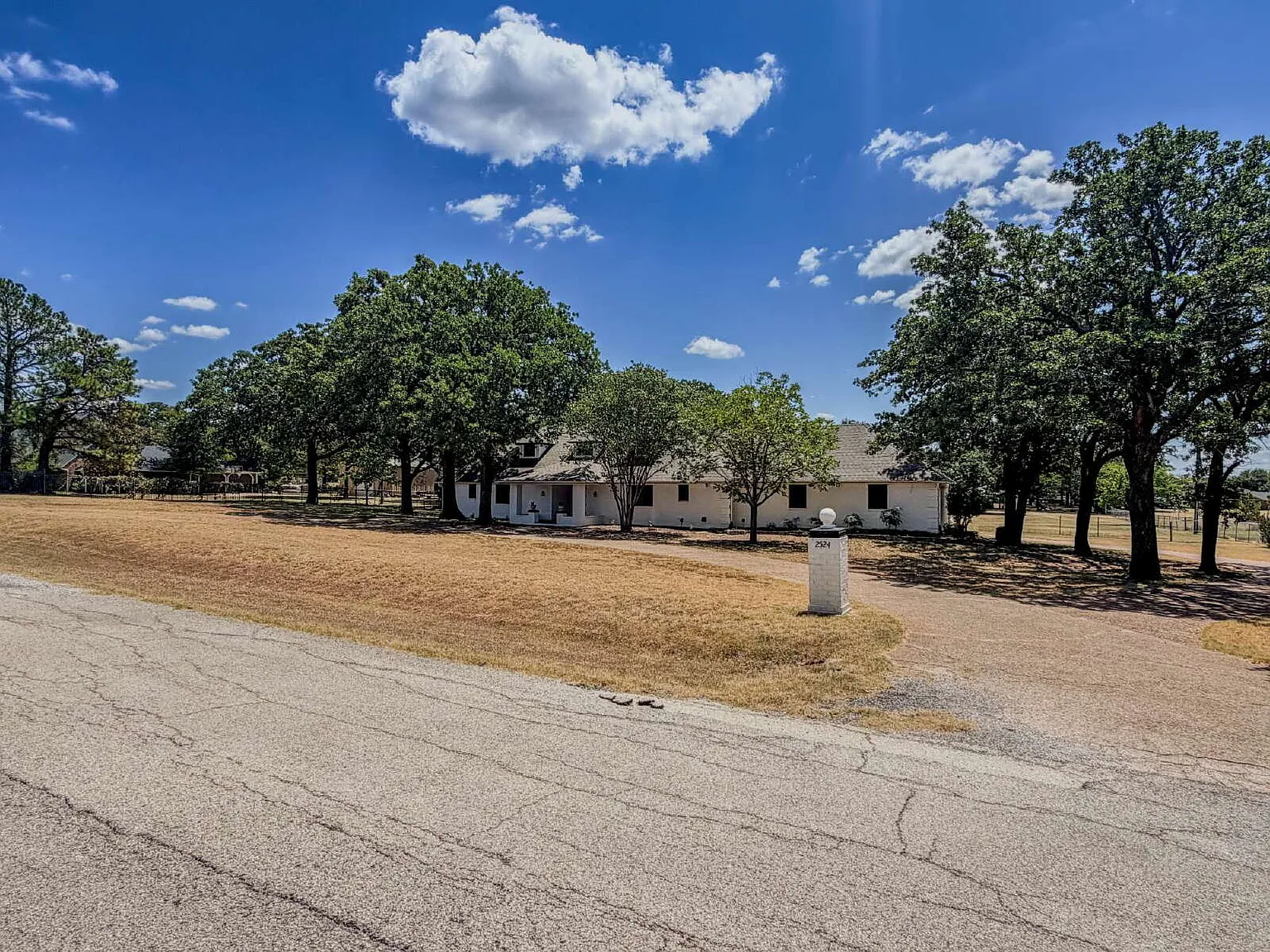 6 bed, 3.0 bath, 3646 sqft, $2,800 — Photo 4