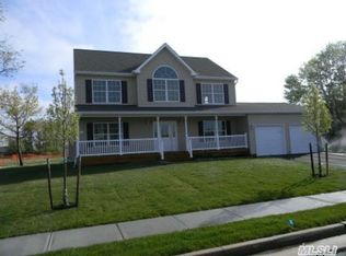 2 Fowler Ln, Amityville, NY 11701