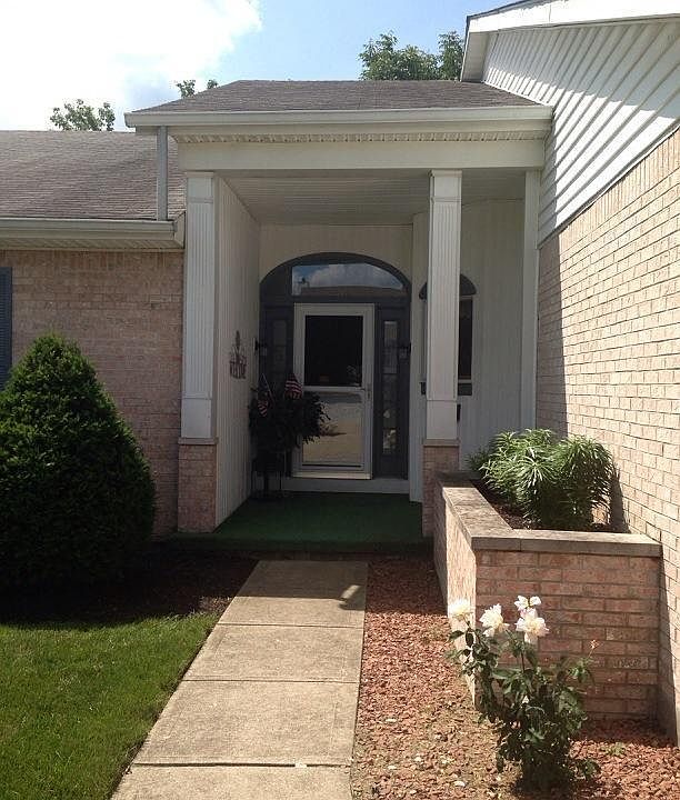1st image of 326 Meadowgrove Dr