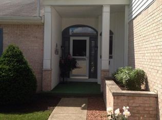 326 Meadowgrove Dr, Englewood, OH