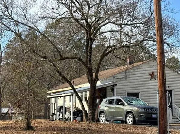 162 Williford Ln, Spring Lake, NC 28390