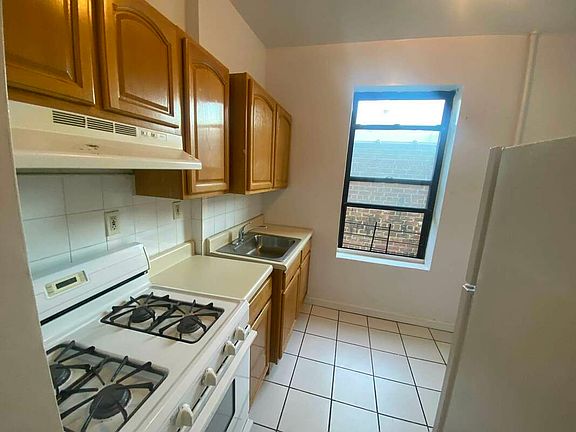4th image of 30-19 34th St #4C