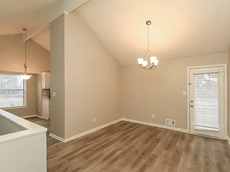 4140 Hawkins Xing — Photo 6