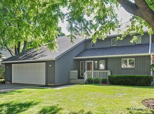 720 Price Ln, Deerfield, IL 60015