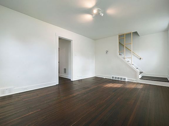 3rd image of 225 E 20th Ave
