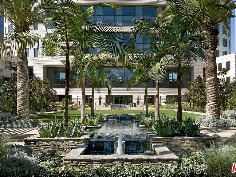 1 Century Dr #Penthouse 38B — Photo 3