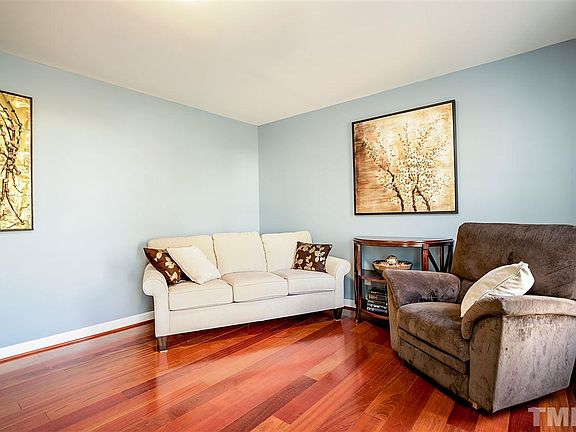 5th image of 302 N English Hill Ln