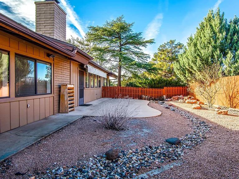 180 Sierra Rd — Photo 39