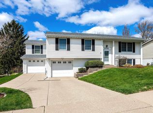 2720 29th St, Bettendorf, IA 52722