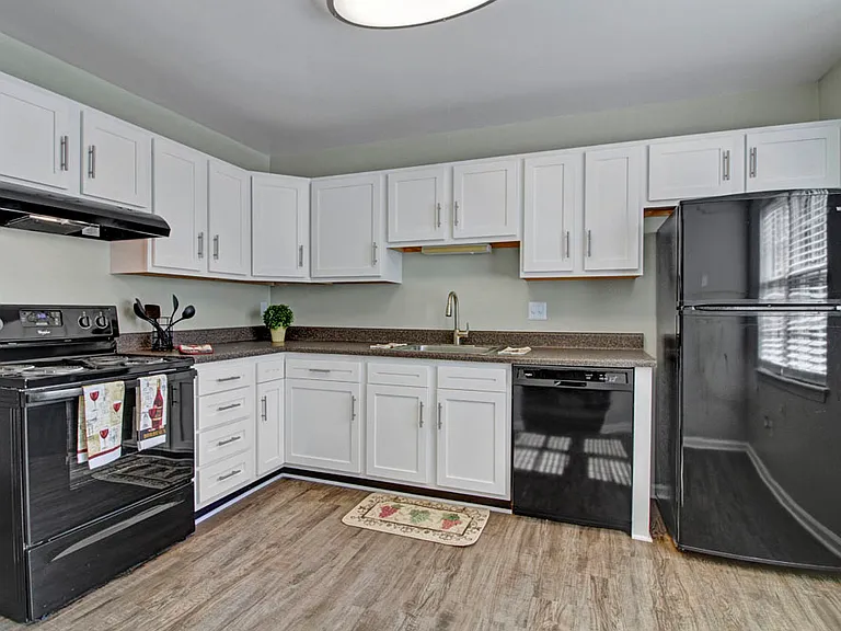 2112A Criston Dr — Photo 5