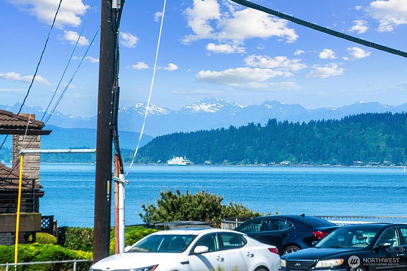 4th image of 3604 Beach Drive SW
