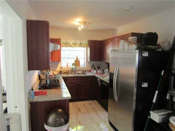 3rd image of 705 NW 7th St