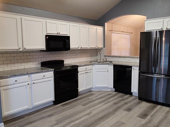 3rd image of 1705 Sams Cir