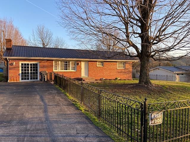 1st image of 211 Fairacres Dr