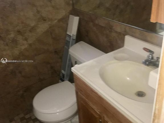 5th image of 2640 Garfield St