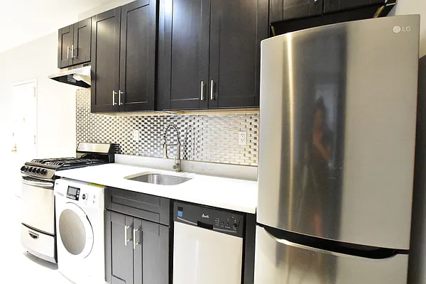 Rented by Clove Realty LLC | media 31