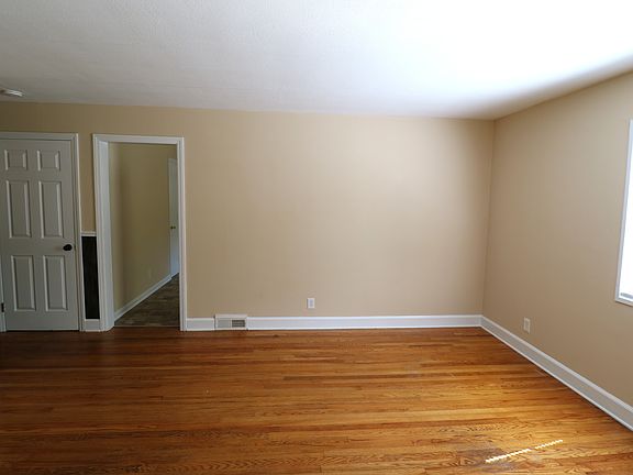 2nd image of 1307 Revere Rd