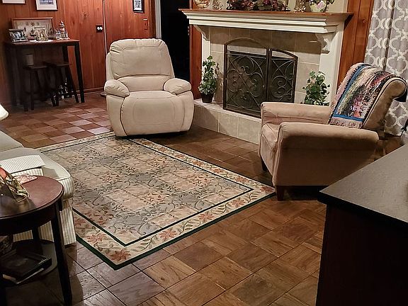 3rd image of 2203 Foxwood Dr