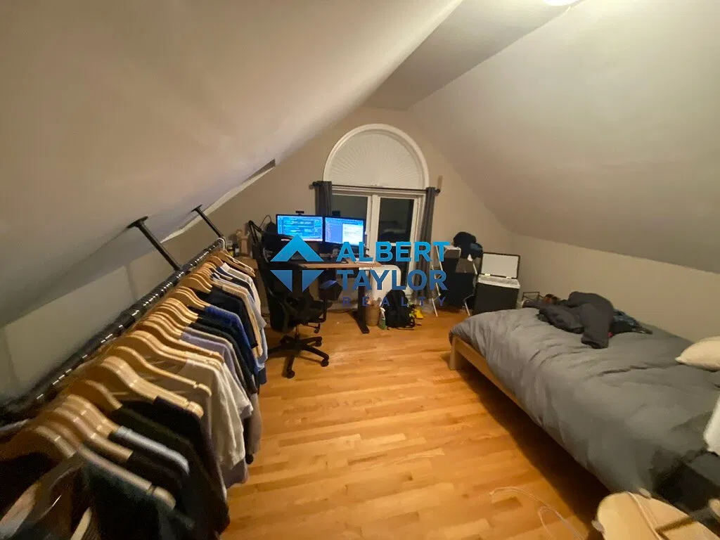 6 bed, 9999 sqft, $10,800 — Photo 3
