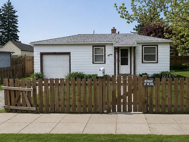 912 N Helena St — Photo 1