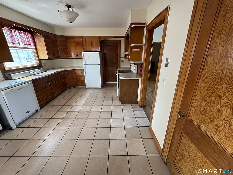 1097 Dixwell Ave — Photo 2