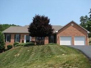 4095 Overlook Trail Dr, Roanoke, VA 24018