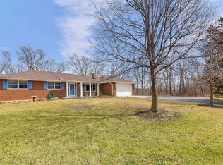 4S923 Harter Rd, Sugar Grove, IL 60554