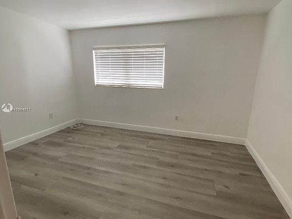 4th image of 633 NW 23rd Pl #631